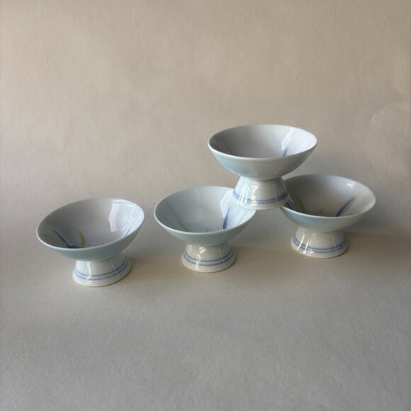 Set of 4- Vintage Sake Cups with Hand Painted Iris - Picture 4 of 9